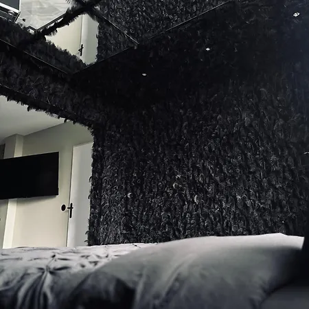 Love hotel Delicate Addiction