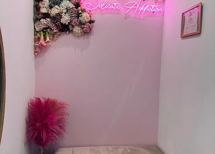 Delicate Addiction Lens